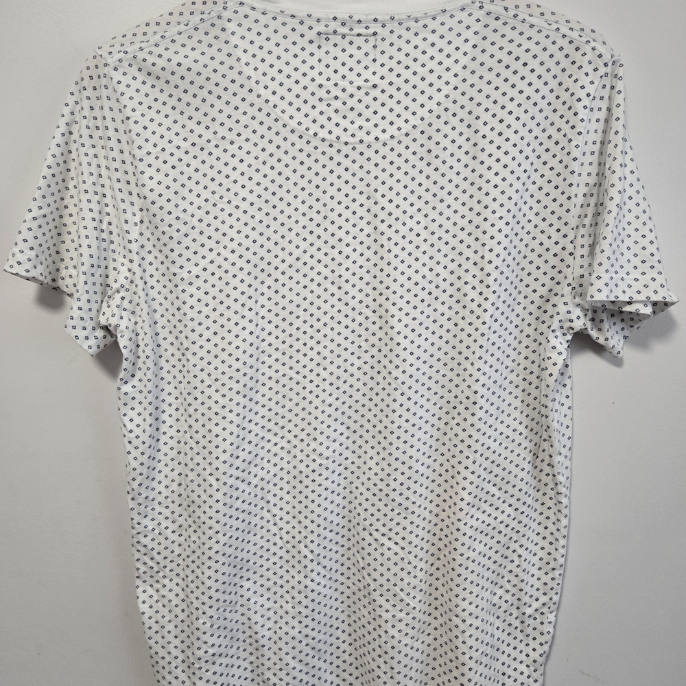 Abercrombie & Fitch Men's White & Blue Patterned Tee Shirt - Picture 6 of 6